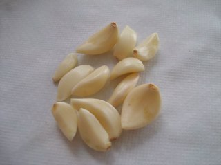 Peeled garlic cloves
